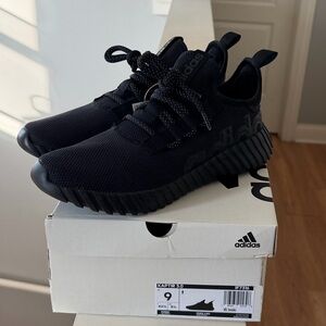 Brand new”Adidas”(Course A Pied)running sneakers for men.Size-9,color black.🖤